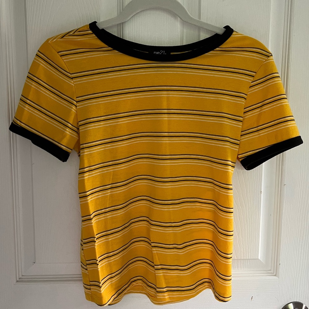 rue21 black and yellow stripped short sleeve t-shirt